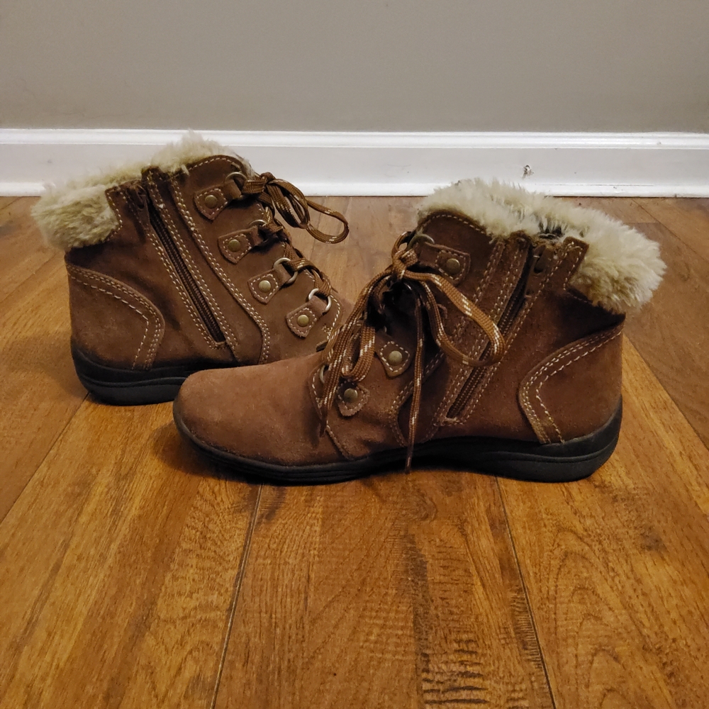 Earth Origins Tan Ankle Boots with White Lining